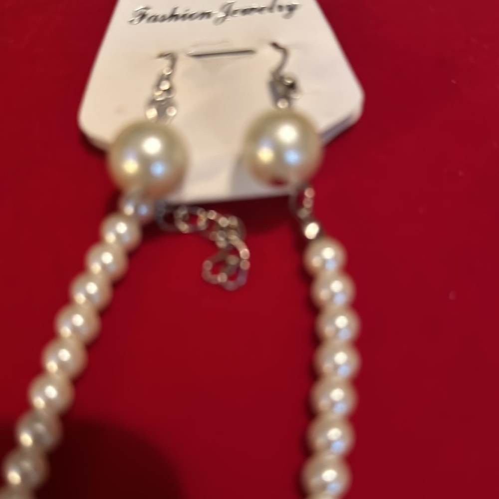 Pearl Necklace Set - Picture 3 of 6